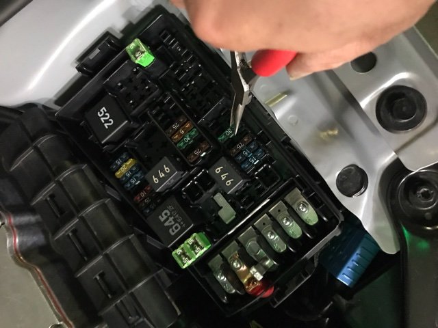 今日ご紹介するのはフォルクスワーゲンゴルフ7のヒューズ交換です フォルクスワーゲン ゴルフ7 7 5 サウンドエボリューションログオンblog 今日ご紹介するのはフォルクスワーゲンゴルフ7のヒューズ交換です フォルクスワーゲン ゴルフ7 7 5 サウンドエボリューションログオンblog