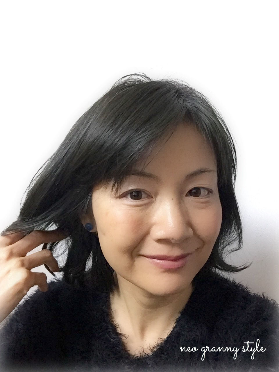 月日は流れ そして白髪も伸びていく 私 もう白髪は染めない