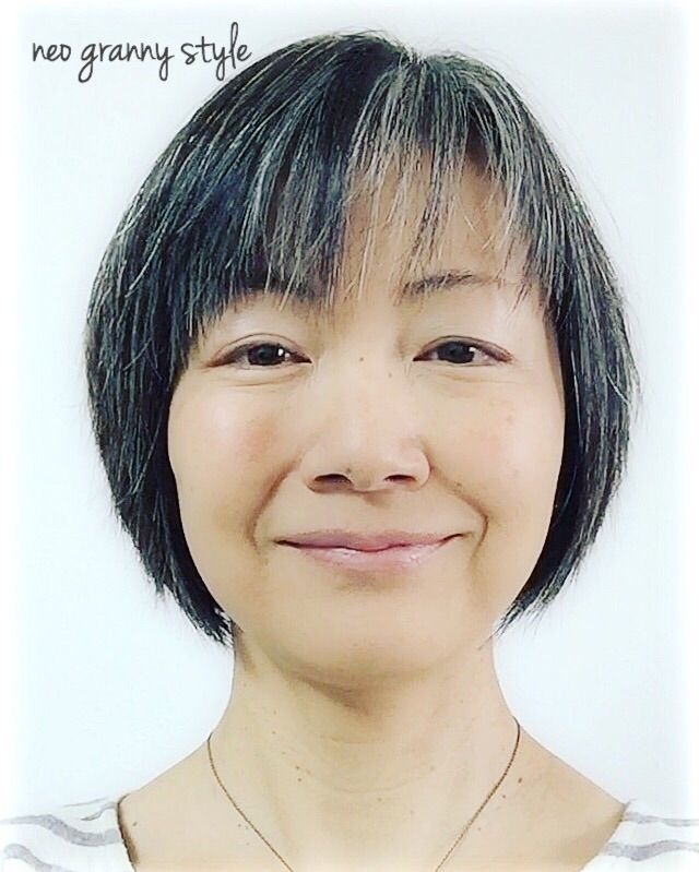 グレイヘアーのショートボブ 私 もう白髪は染めない グレイヘアーのショートボブ 私 もう白髪は染めない