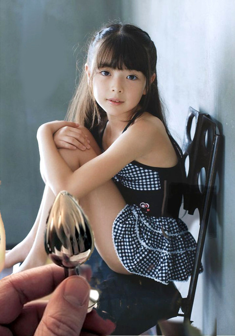 小さなピンクの菊の花が開く