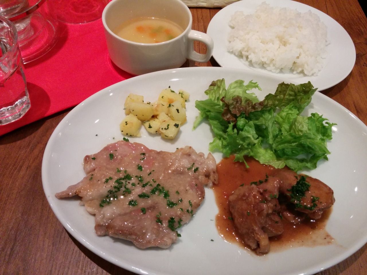小松屋 小伝馬町店 今日はなにを食べようかなぁ