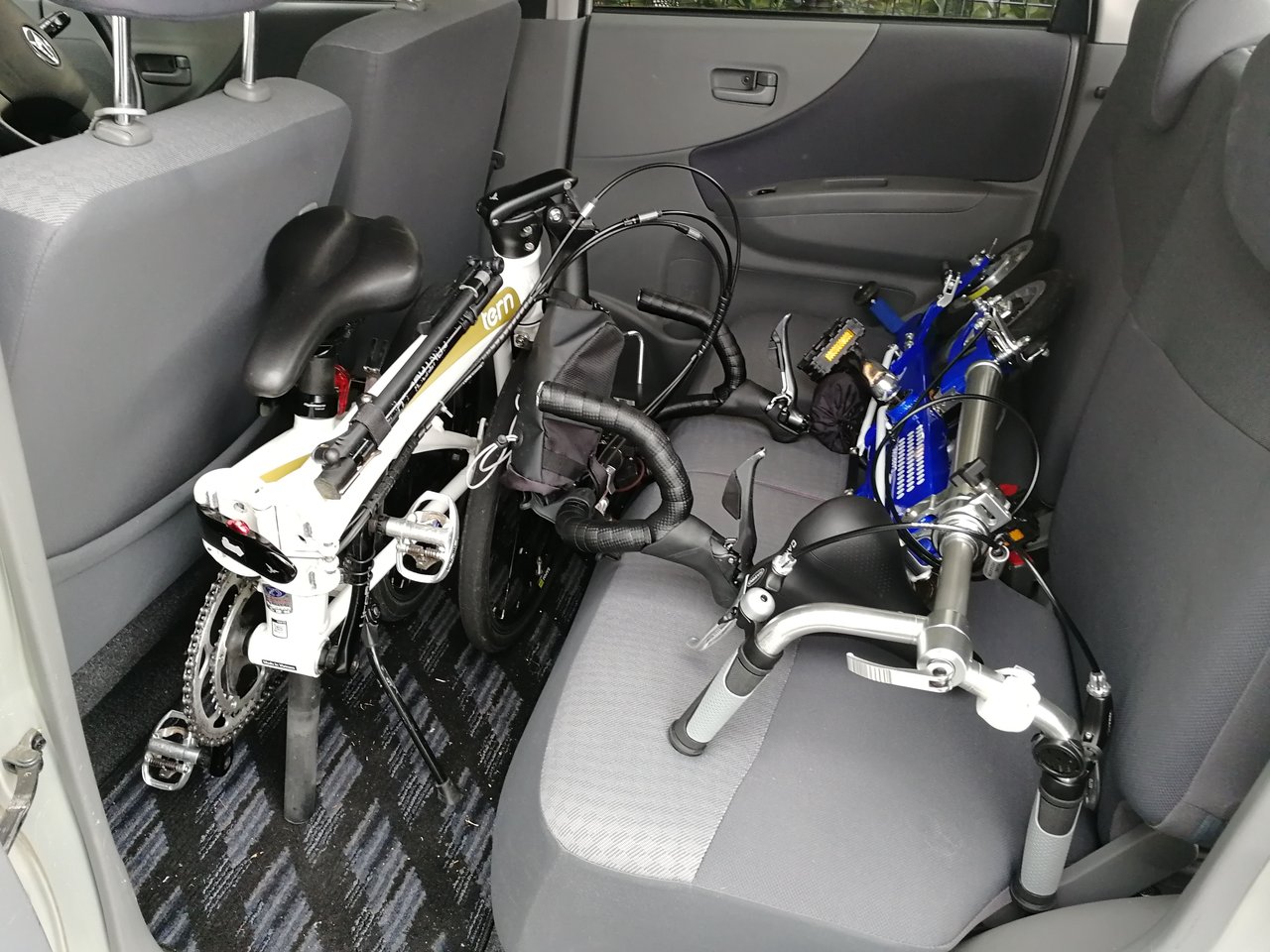 トヨタ カローラツーリングとダイハツ ムーヴに自転車を積んでみた オマケで収納スペース説明 孤独のソロボッチ