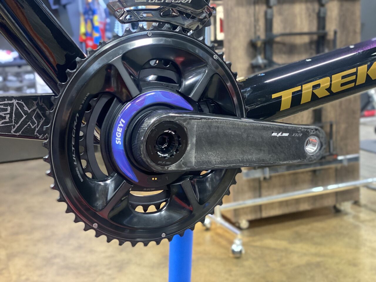 髙橋の備忘録】カーボンクランクをMadone Gen8にインストール 髙橋の備忘録】カーボンクランクをMadone Gen8にインストール