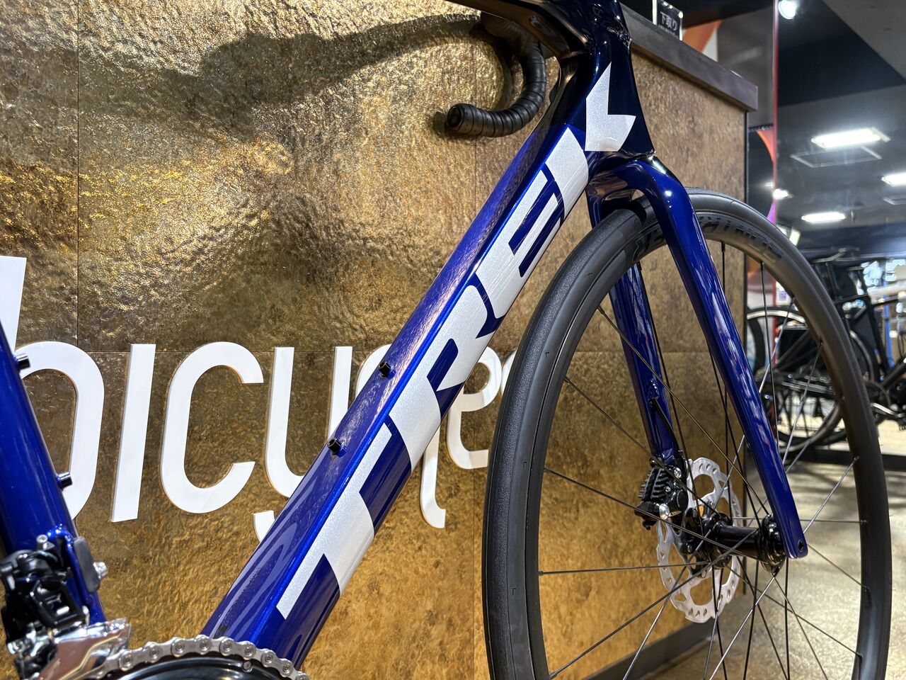 売り切り カーボン フレームセット orro 56cm ロードバイク SALE】カーボンフレームのエモンダに11速105がついてこのお値段