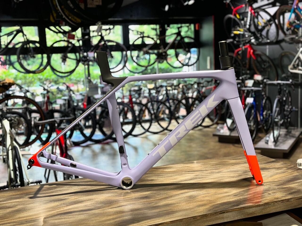 入荷！】Madone SL Gen8の待望のフレームセット発表！【TREK】 : LORO