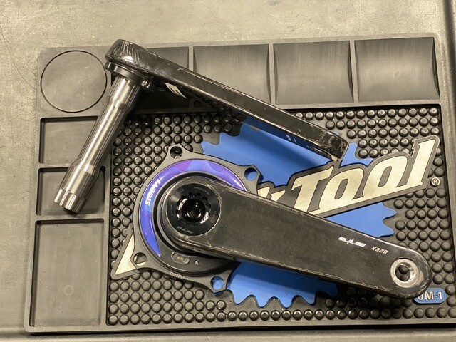 髙橋の備忘録】カーボンクランクをMadone Gen8にインストール 髙橋の備忘録】カーボンクランクをMadone Gen8にインストール