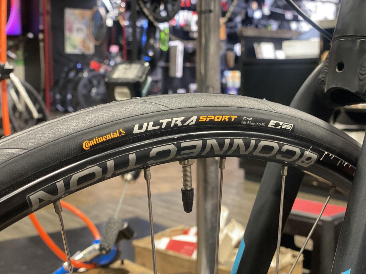(新品)3T ORBIS2 C35 PRO コンチultra sport2セット タイヤ日記】最初のカスタムにオススメなタイヤ〖Continental