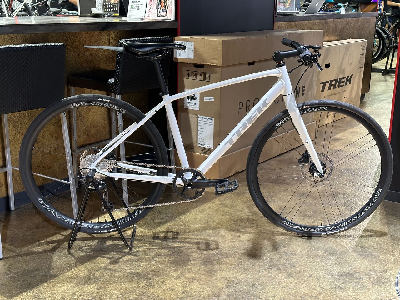 TREK FX3 2019モデル ホワイト リムブレーキモデル