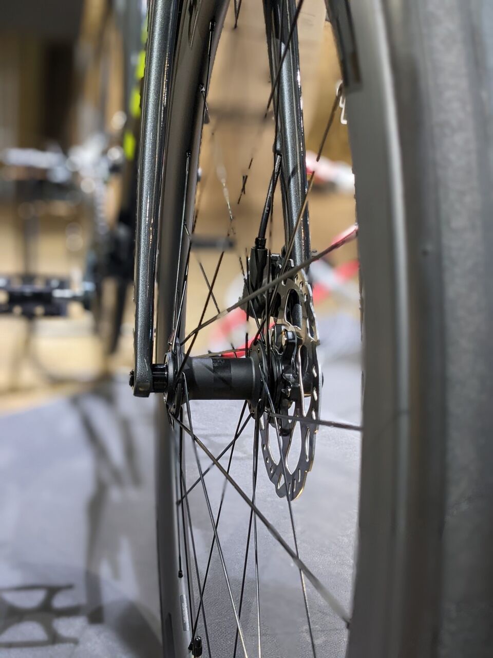 基本分解発送送料無料！完成車直接配送等ご相談ください！emonda alr4 TREK Emonda ALR4 × ご納車 + パーフェクト組み立て | スターバイクス