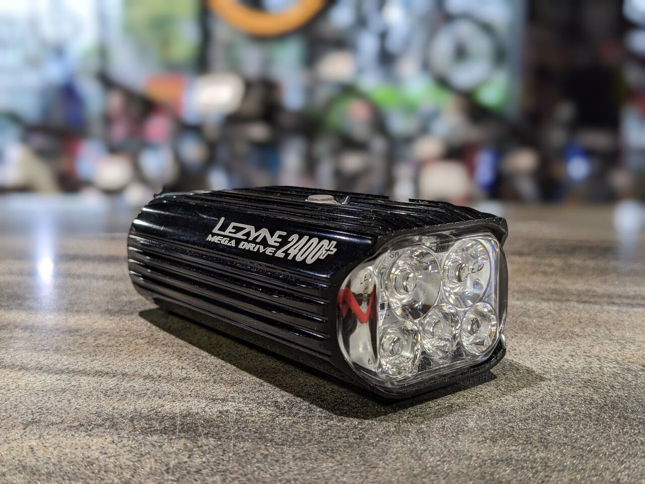 ジテツウ】自転車と一緒に準備したい物の話【ライト編】 : LORO 