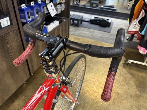 カスタム】フラットバーロードをドロップハンドルに交換いたしました