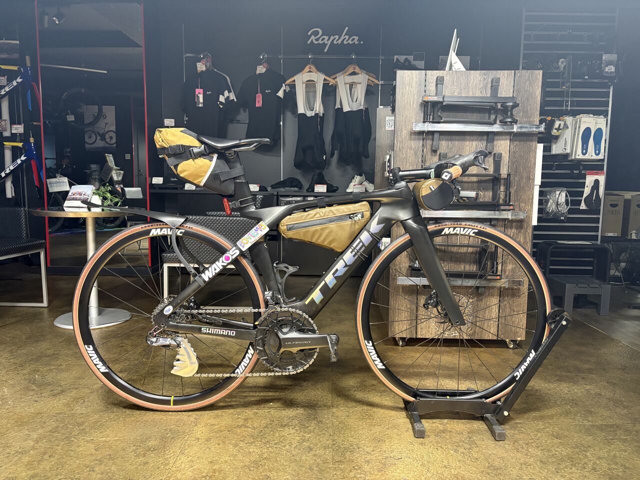 スタッフバイク】Madoneをツーリング仕様にセットアップ！ : LORO