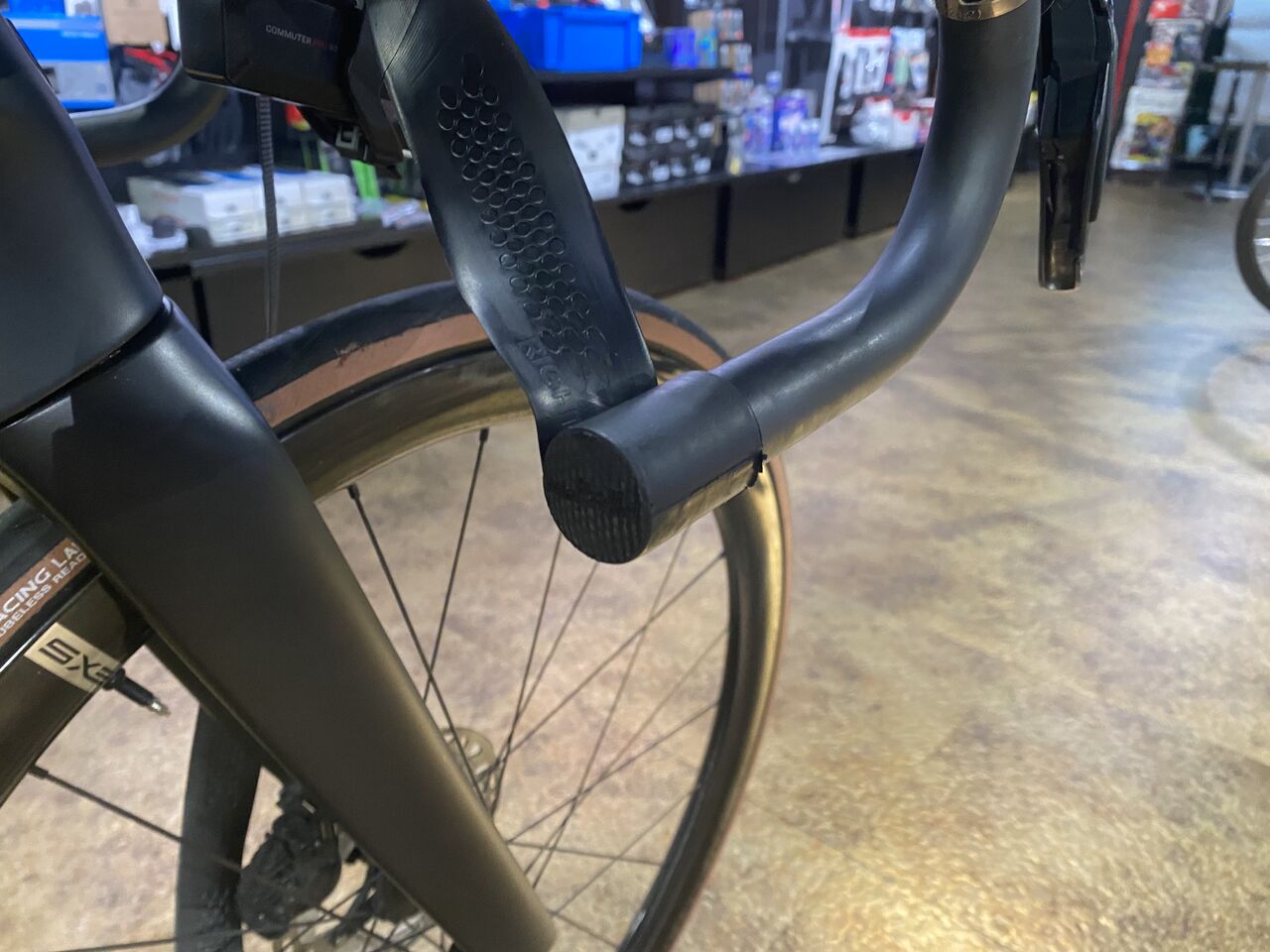 Sella Italia】バーエンドも一体型の時代！ : LORO bicycles