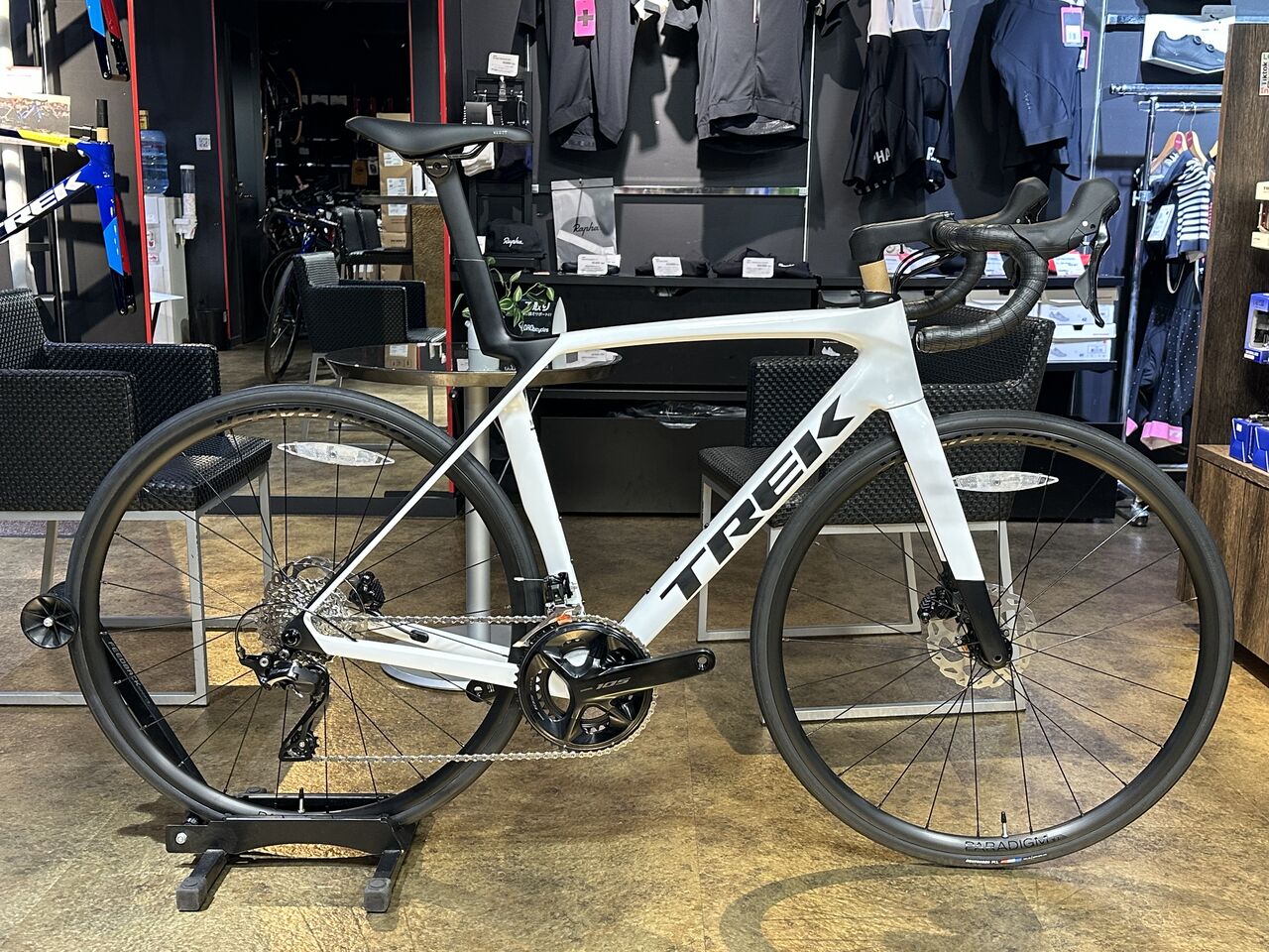 スタッフバイク】究極のMadone SL Gen8【カスタム】 : LORO bicycles