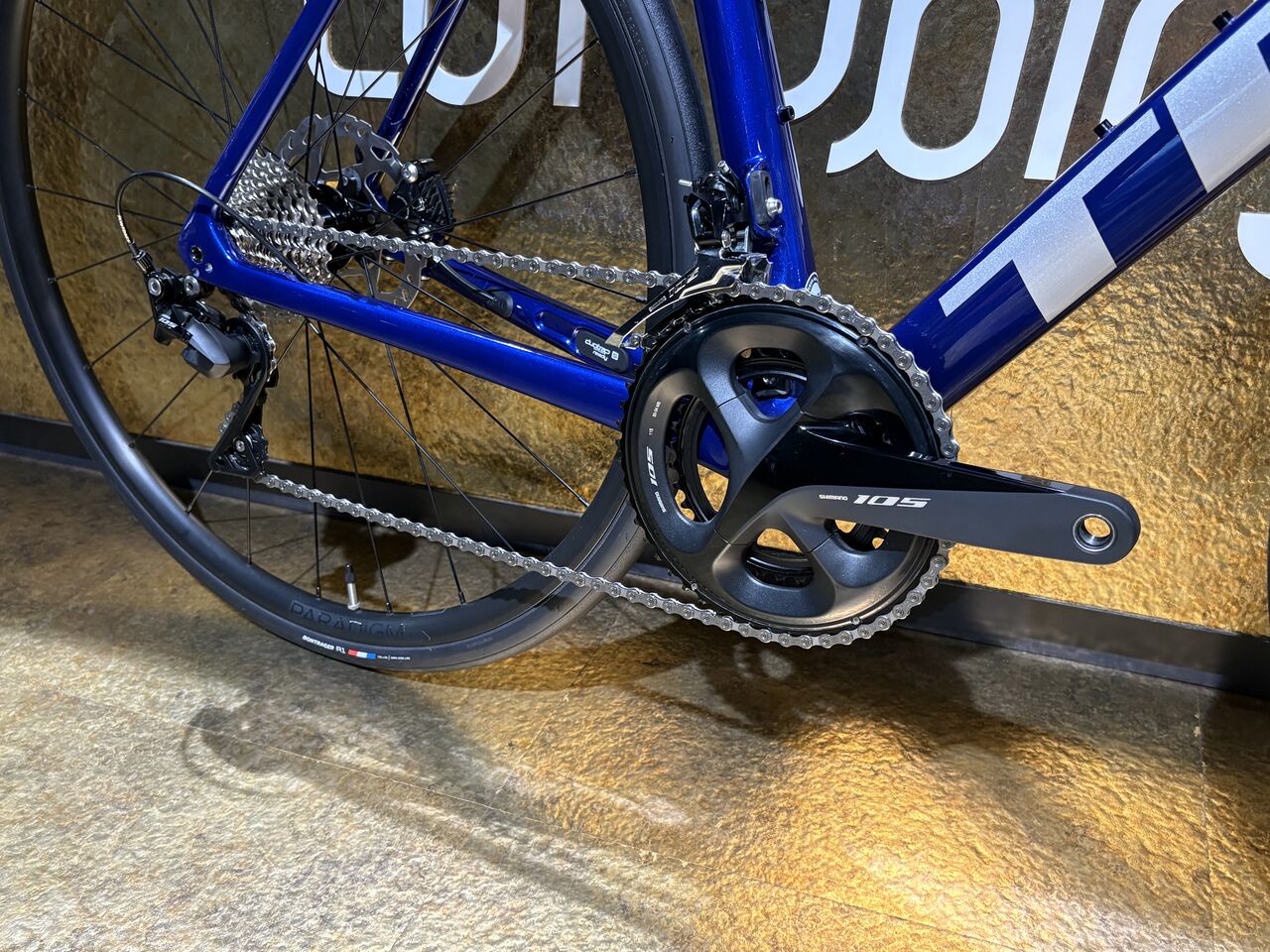 売り切り カーボン フレームセット orro 56cm ロードバイク SALE】カーボンフレームのエモンダに11速105がついてこのお値段