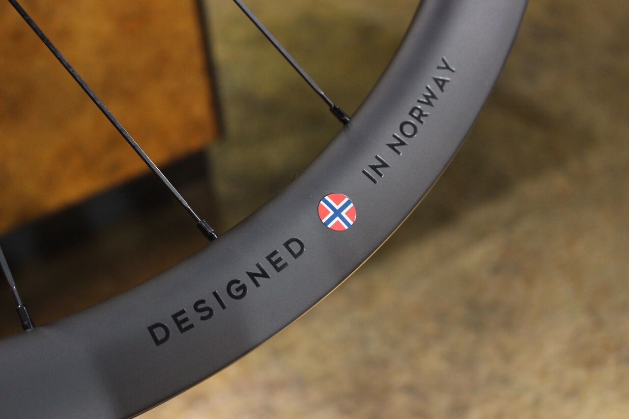 UNAAS】10万円台のカーボンホイールのご紹介！ : LORO bicycles 駒沢