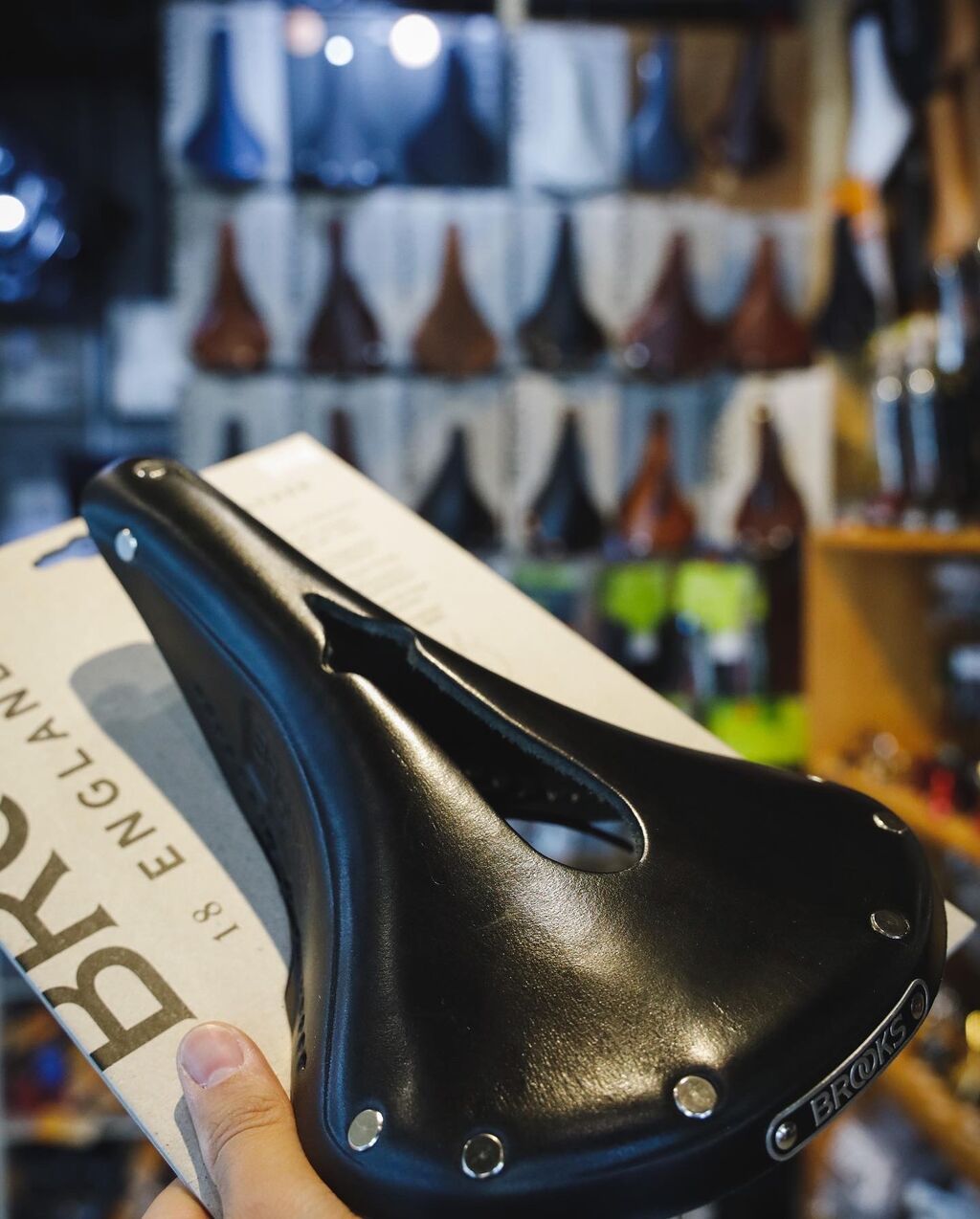 BROOKS(ブルックス) B17 IMPERIAL サドル ハニー 穴あきの革 BROOKS(ブルックス) B17 IMPERIAL サドル ハニー 穴あきの革
