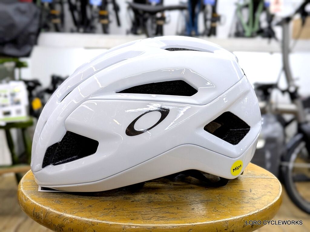 OAKLEY ARO3 ENDURANCE Sサイズ MIPS搭載 ヘルメット 楽天市場】オークリー ARO3 ENDURANCE ASIA HELMET （ARO3