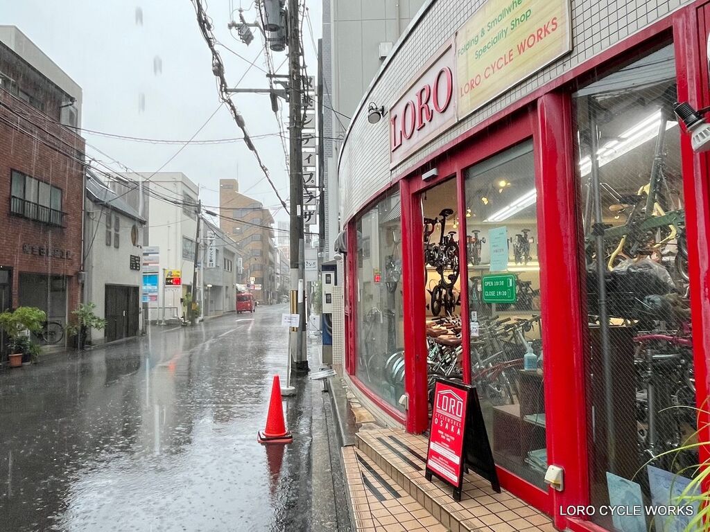 最後の1個！雨の日のライドを快適にするBROOKSレインケープを手に入れ