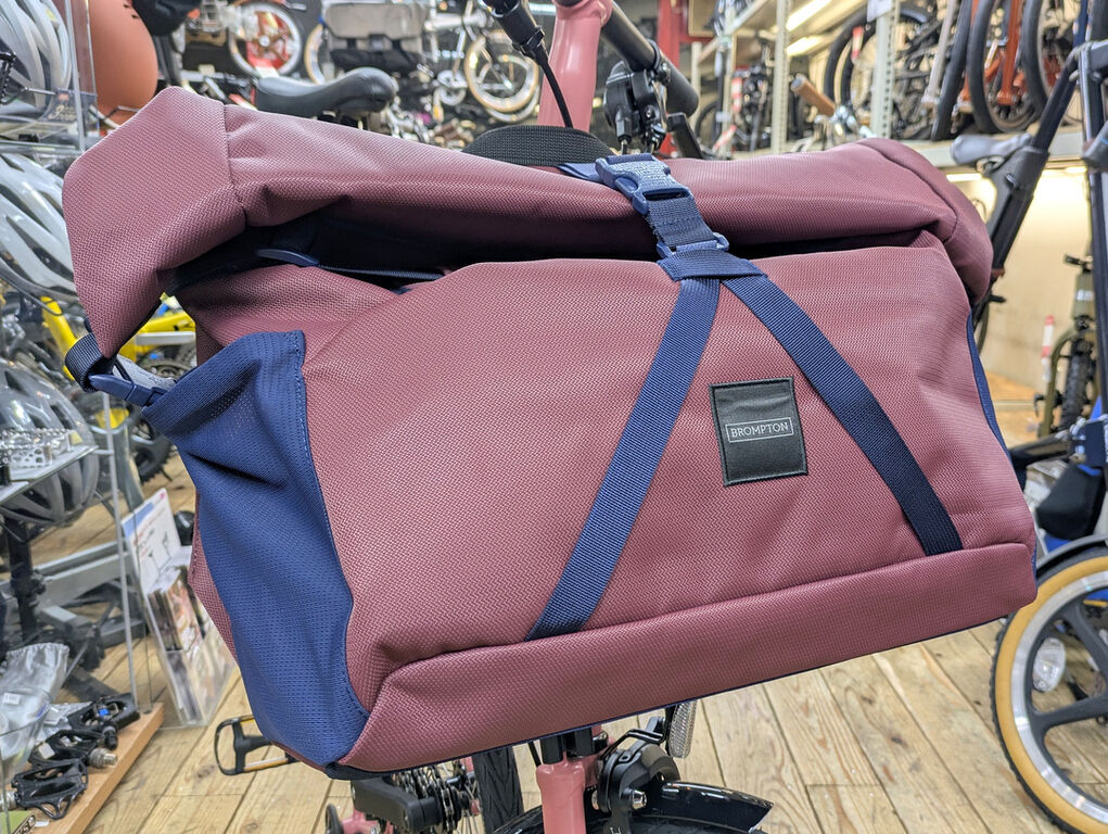 Brompton定番フロントバッグ「RollTop Bag L」が大型アップデート
