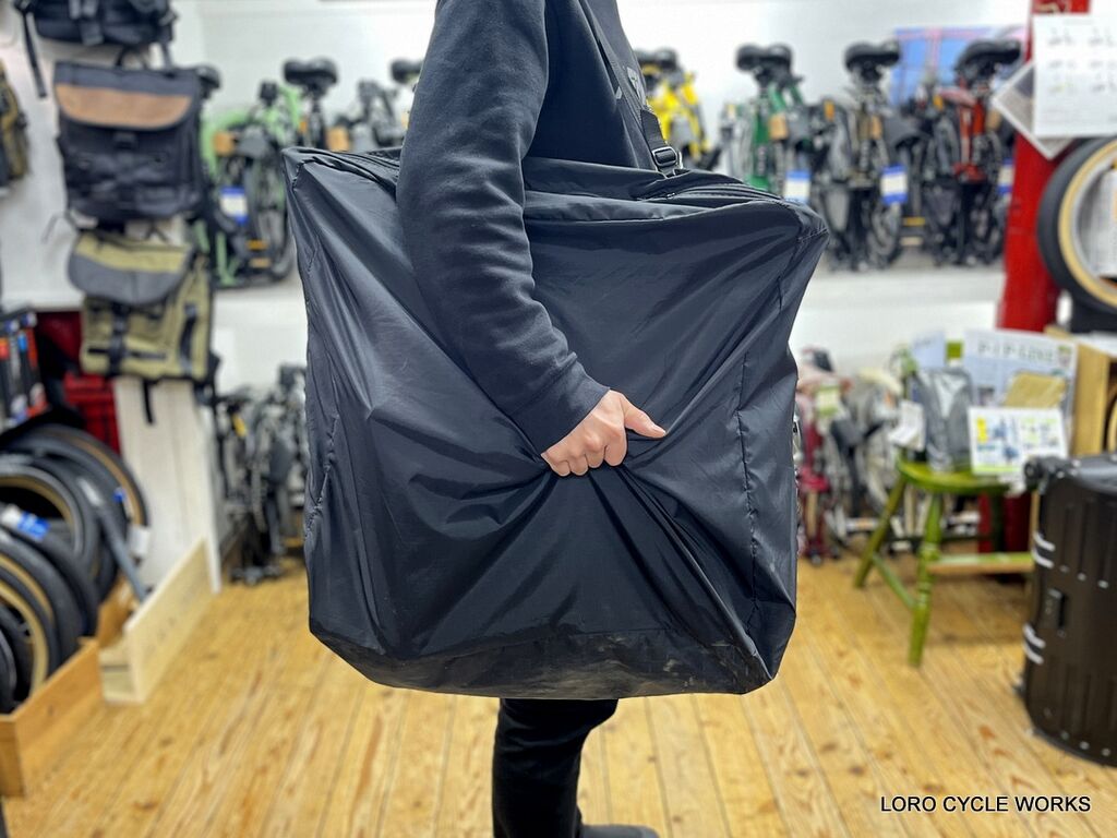 オーストリッチ製「ぷち輪バッグ」に新色、オールドブルー＆オリーブが