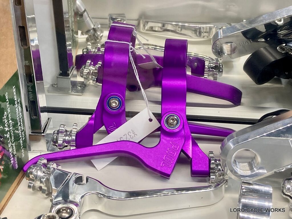 【新品未使用】クリスキング pink sotto voce 1-1/8 CHRIS KING ボトムブラケット ピンク Chris King 1 1/8 Threadless