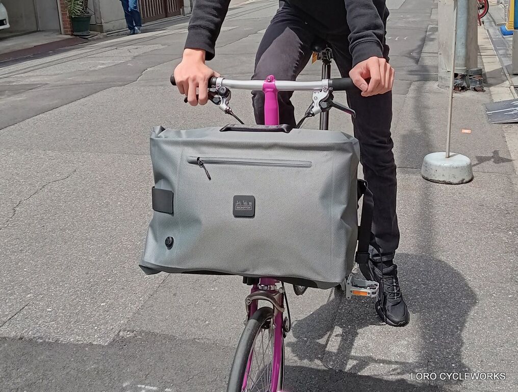BROMPTON新型フロントバッグ「Waterproof Backpack M」入荷しま BROMPTON新型フロントバッグ「Waterproof Backpack M」入荷しま