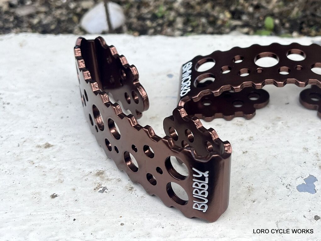 Tiny Bubbly Pedalの補修用サイドプレートに、ブロンズカラーが新登場