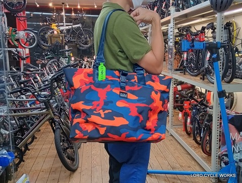 DPMプリント(カモフラージュプリント)のTote Bagは大容量で DPMプリント(カモフラージュプリント)のTote Bagは大容量で