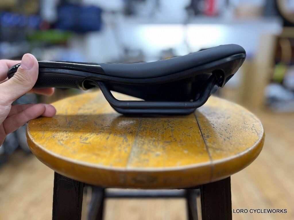 BROMPTON Superlight Carbon Saddle のご紹介! : LORO CYCLE WORKS BROMPTON Superlight Carbon Saddle のご紹介! : LORO CYCLE WORKS