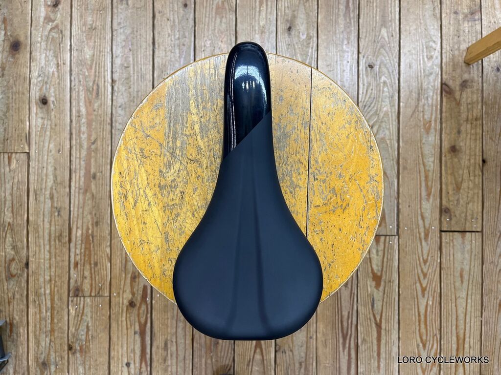 BROMPTON Superlight Carbon Saddle のご紹介! : LORO CYCLE WORKS BROMPTON Superlight Carbon Saddle のご紹介! : LORO CYCLE WORKS
