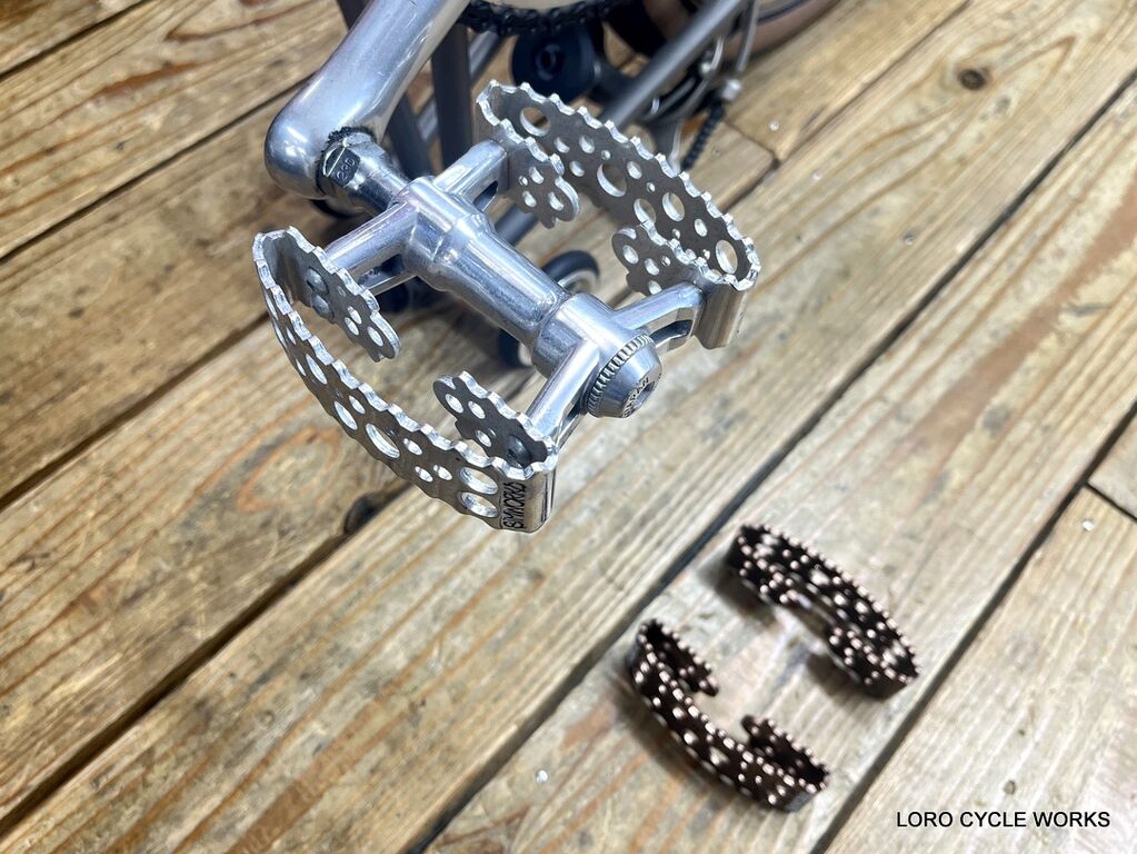 Tiny Bubbly Pedalの補修用サイドプレートに、ブロンズカラーが新登場