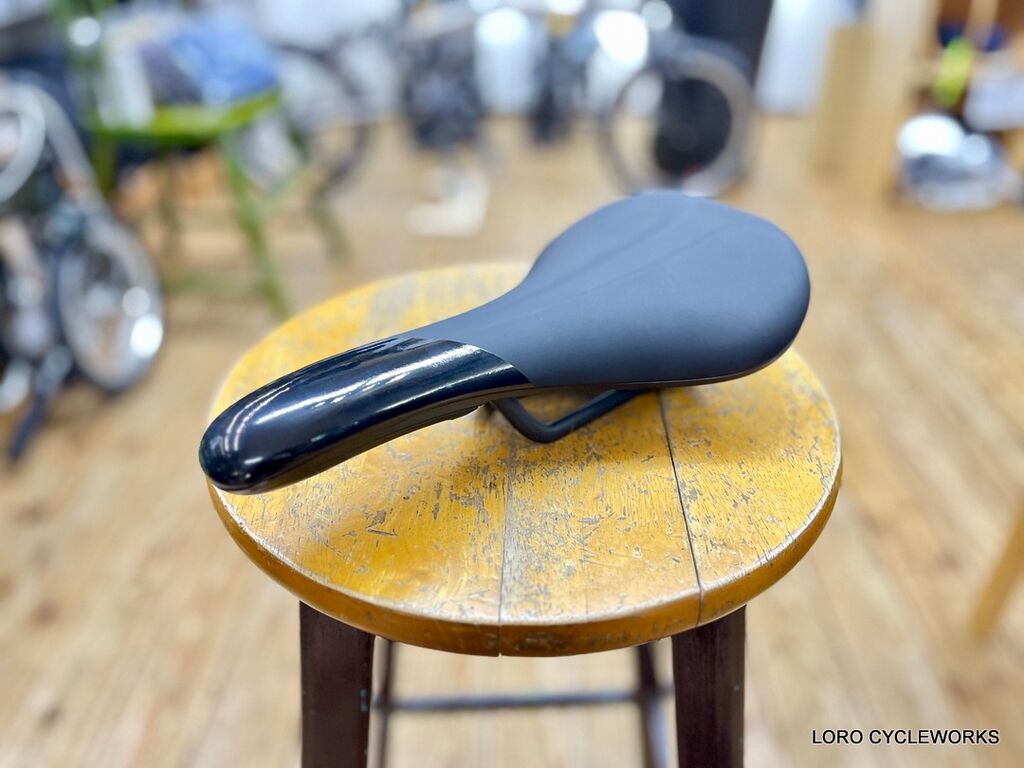 BROMPTON Superlight Carbon Saddle のご紹介! : LORO CYCLE WORKS BROMPTON Superlight Carbon Saddle のご紹介! : LORO CYCLE WORKS