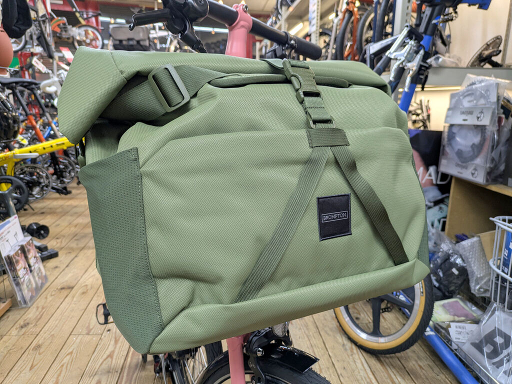 Brompton定番フロントバッグ「RollTop Bag L」が大型アップデート