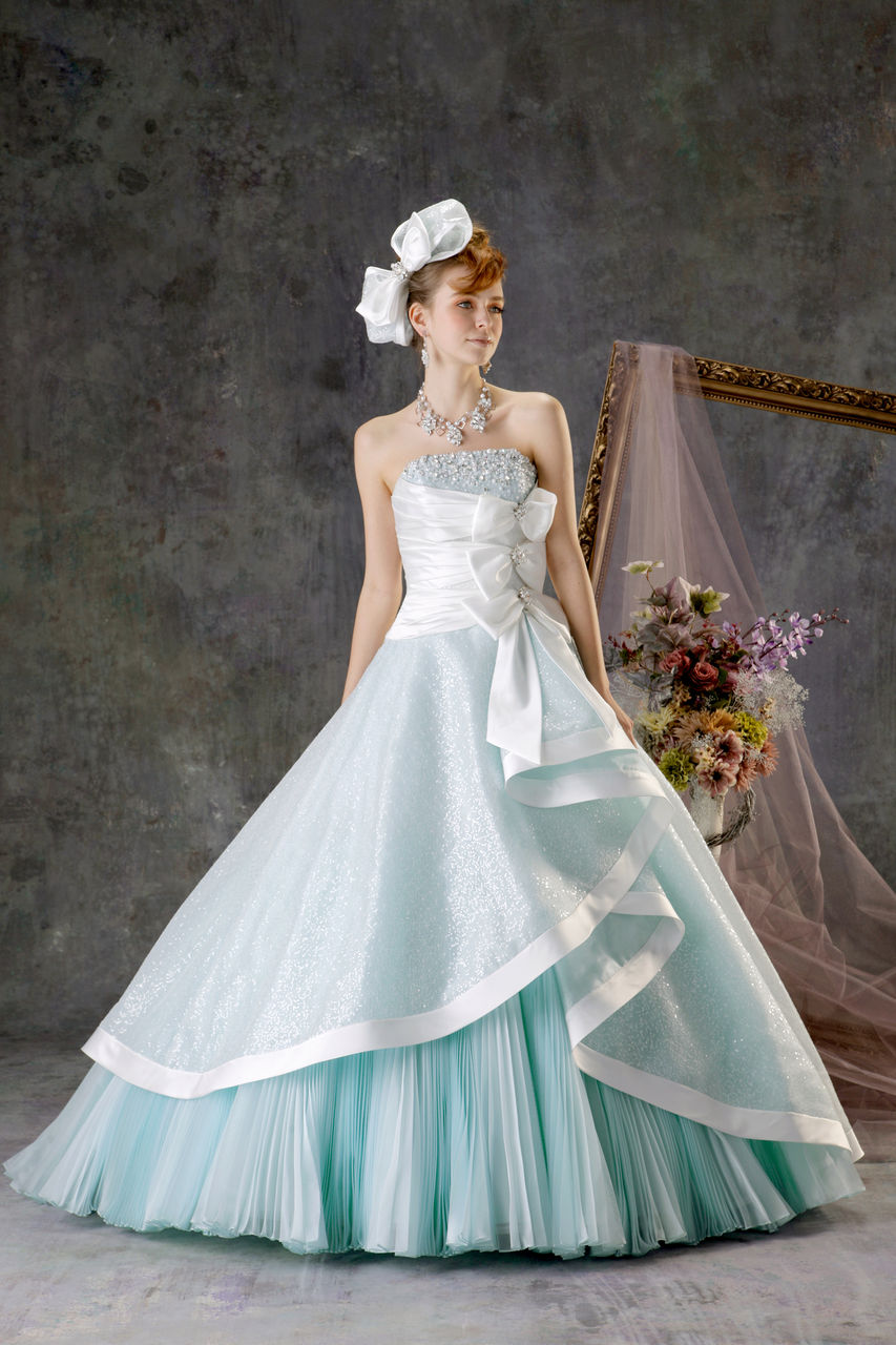 幻想的空間 氷の教会 で映えるウエディングドレス ルーブル ブライダルサロン ブログ