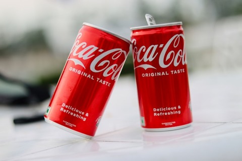 コカ・コーラ、明らかに缶のほうが美味い