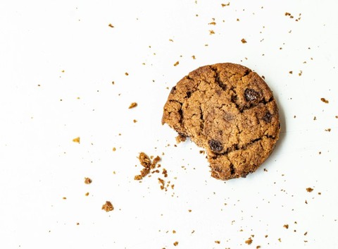 職場クビになったおばさんが手作り菓子を置いていった