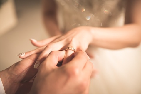 なんでお前らってそんなに結婚したいんや？