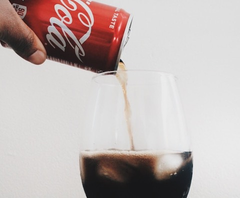 コーラ飲む時は冷凍庫で20分くらい冷やしてから飲んでる🥺