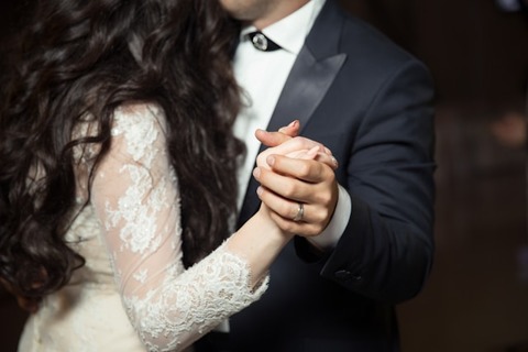「玉の輿」って褒め言葉？医師との結婚で周囲から言われモヤモヤ