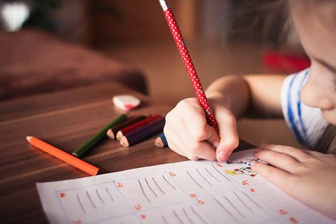 child-g1b85ee6ec_640
