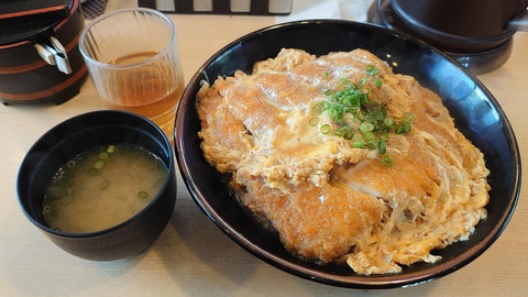 【画像あり】クソでかいカツ丼食ってきたｗｗｗｗｗｗｗｗｗｗｗｗｗｗ