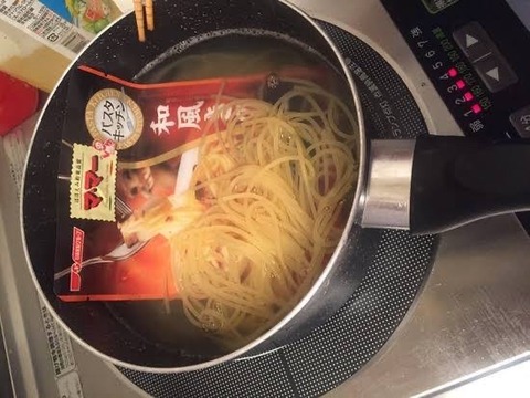 【画像】一人暮らしのパスタ、とんでもないことになる
