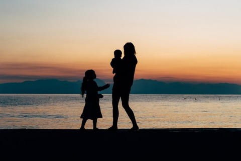 少子化の原因は 「女性の社会進出」　出産適齢期を仕事の習得に費やすんだから当然だよな
