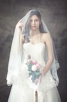 wedding-dresses-1486260__340