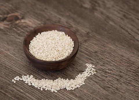 とんかつ屋「こちらの胡麻をすってお待ち下さい」　ワイ「先にすっとけや」