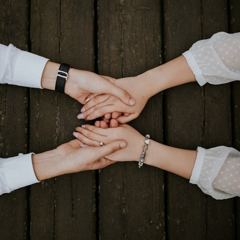 付き合ったこともないくせに彼女いらないとか言ってる友達を救いたい