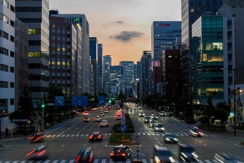【衝撃】X「東京に住んで月2回推し活するより、地方に住んで月2回遠征した方がお金が残る」5Kいいね