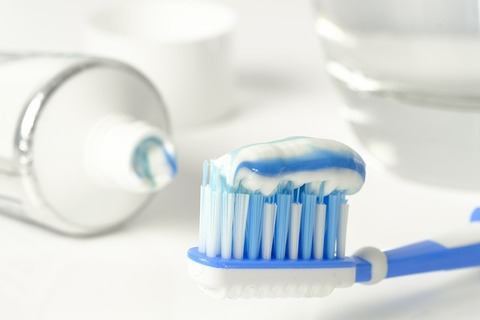 toothpaste-g6721924c6_640