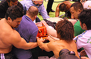 訃報 プロレスラー 三沢光晴選手 リングで頭強打し急逝 俺の部屋では 花は枯れない 訃報 プロレスラー 三沢光晴選手 リングで頭強打し急逝 俺の部屋では 花は枯れない